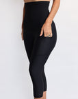 Black 3/4 maternity leggings with pockets